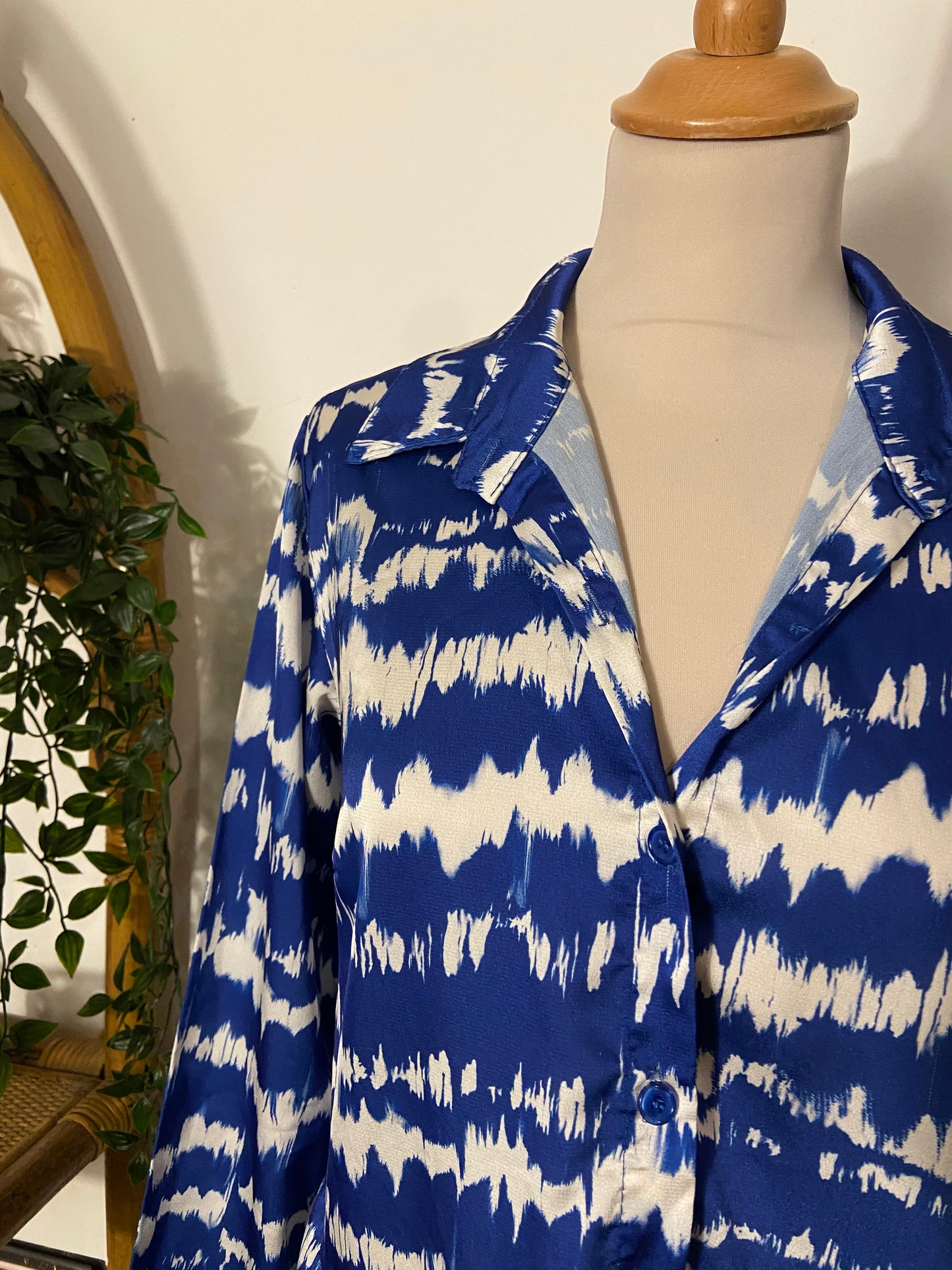 Robe tie and die