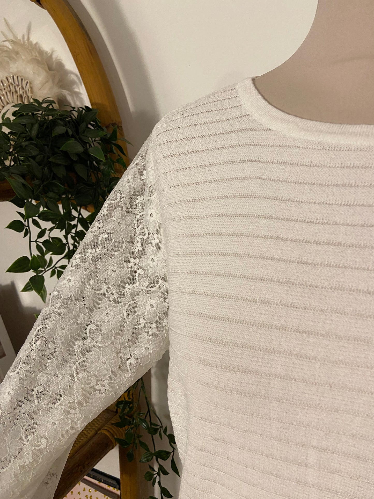 Pull blanc et dentelle