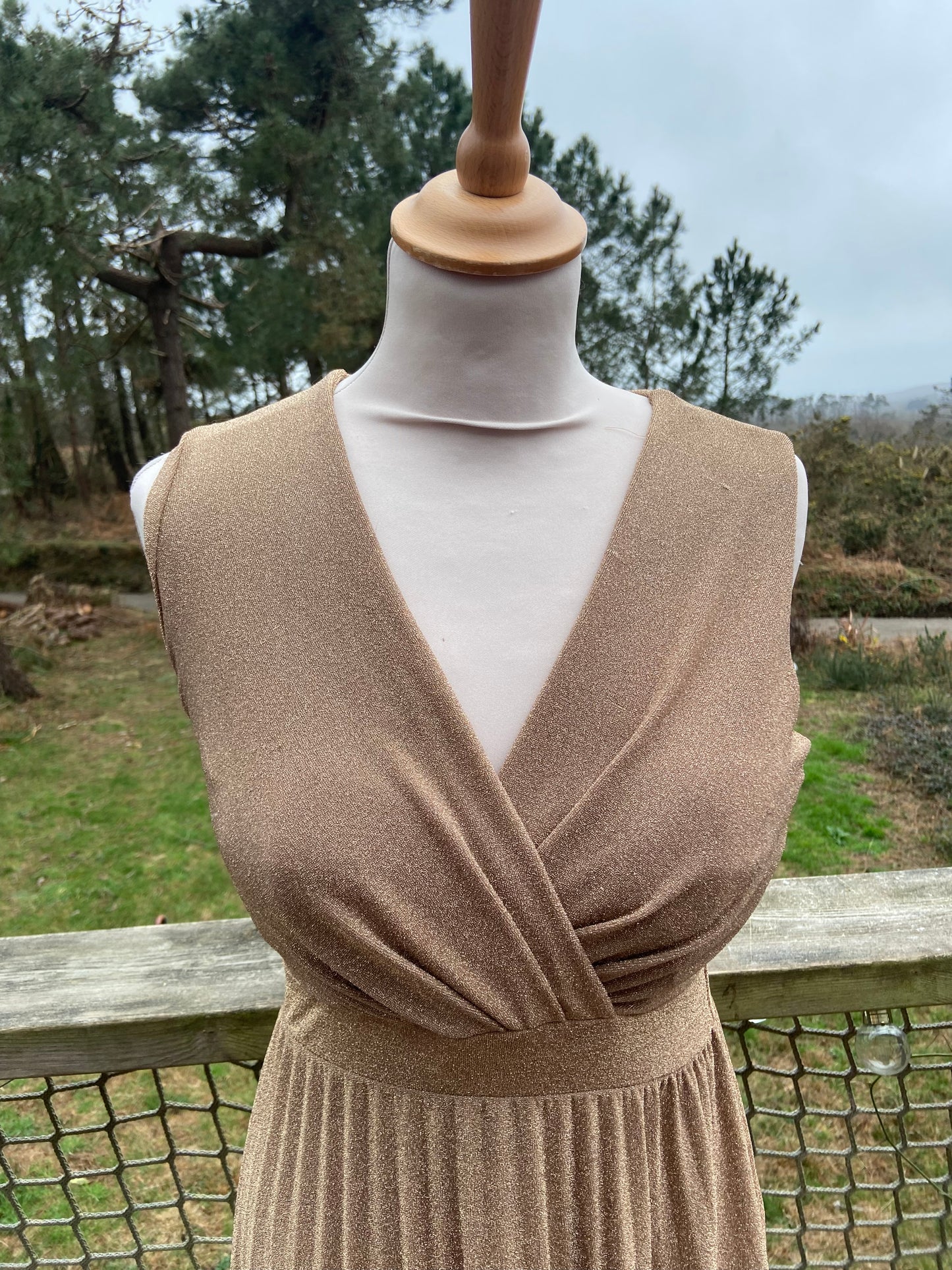 Robe longue dorée