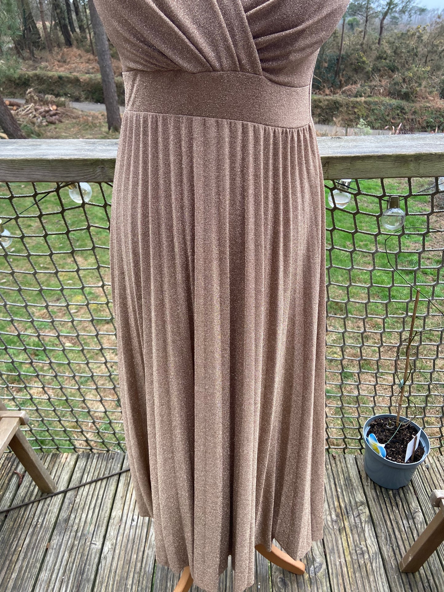 Robe longue dorée