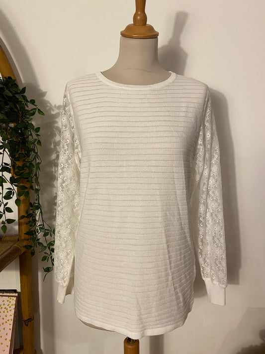 Pull blanc et dentelle
